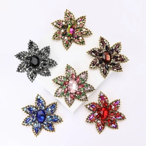Vintage Alloy Rhinestone Flower Brooch For Women High Grade Creative Suit Coat Corset Pin Retro Floral Wedding Banquet Jewelry