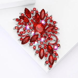 Vintage-Brosche mit roten Strasssteinen und AB-Kristallen in Blumenform auf Metall