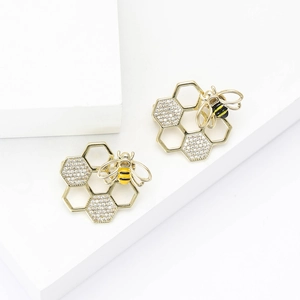 Broche Elégante en Cuivre et Zirconia en Forme de Nid d'abeille pour Femmes Abeille Dorée Micro Pavé Zirconia Email Bijou Cadeau