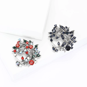 Vintage Alloy Rhinestone Flower Wreath Brooch For Women Elegant Crystal Leaf Pin For Wedding Banquet Party Dress Jewelry