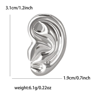 Detailed view of silver ear-shaped alloy brooch with dimensions and weight specs