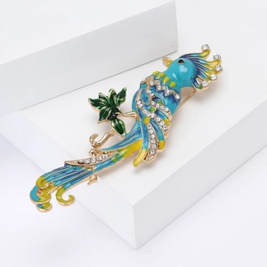 Broche perroquet en émail tendance avec dégradé bleu-vert et strass blancs brillants
