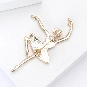 Eleganter goldener Ballerina-Anstecker mit detaillierter Rückseite und Sicherheitsverschluss