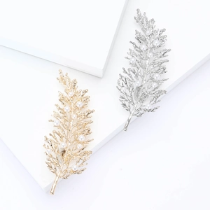 Elegant Leaf Shape Alloy Brooch With Faux Artificial Pearl Fashion Branch Pin For Women Cardigan Coat Accessory