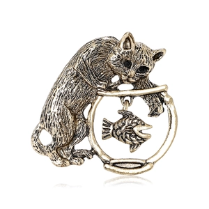 Vintage goldene Katzenbrosche mit Kristallaugen und beweglichem Fisch-Anhänger