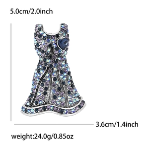 Broche robe strass élégante avec cristal cœur bleu, taille 5,0 cm par 3,6 cm