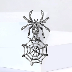 Broche gothique araignée et toile argent foncé pour mode d'Halloween et accessoires