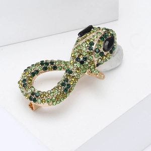 Chic snake-shaped brooch featuring green rhinestones on gold alloy metal base