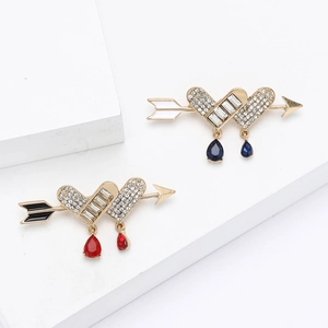 Spilla in Lega a Forma di Cuore con Freccia di Cupido per Donna Elegante Ciondolo a Goccia d'Acqua Intarsiato con Strass Gioielli Regalo