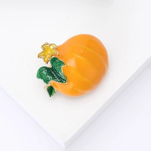 Spilla a zucca in smalto creativo con foglie verdi per abiti e maglioni da donna