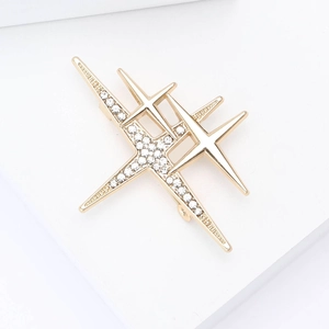 Spilla a stella elegante in lega dorata con strass scintillanti per abiti da donna