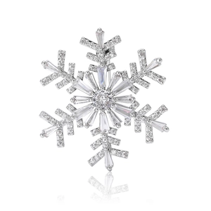 Luxurious Copper Zirconia Snowflake Brooch Elegant Women Winter Wedding Banquet Suit Dress Corsage Accessories Accessory