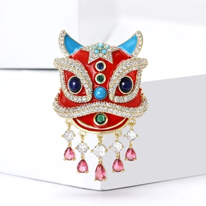 Broche Lion Chinois en émail rouge avec bordure dorée et pampilles en zircone