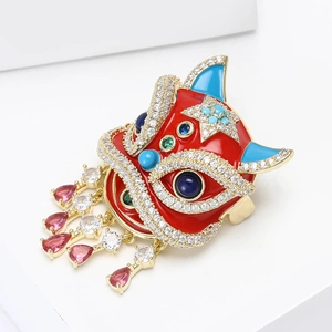 Broche danse du lion chinois en émail rouge ornée de zircons colorés et étincelants