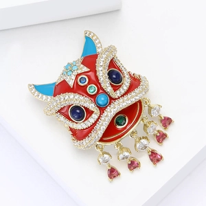 Broche danse du lion chinois en émail rouge avec cristaux et pompons élégants