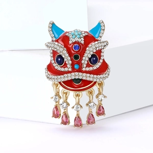 Broche danse du lion chinois avec émail rouge, strass et pampilles dorées