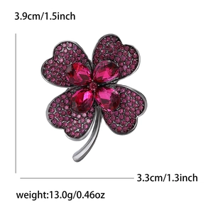 Broche trèfle exquise avec strass violets et pierres roses sur base en alliage gris foncé