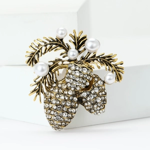Vintage Gold Alloy Pinecone Brooch With Rhinestones And Artificial Pearls Elegant Pine Needle Suit Coat Pin Women Jewelry