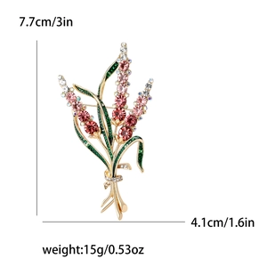Détails de la broche en strass mesurant 7,7cm sur 4,1cm avec un poids total de 15g