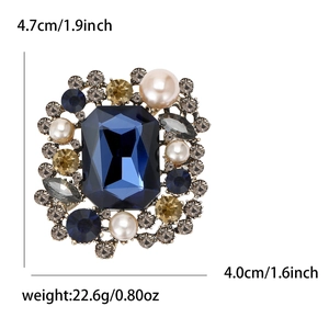 Broche vintage de luxe avec pierre bleue, perles et cristaux sur métal argenté antique