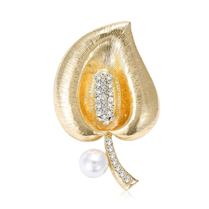 Elegant Alloy Leaf Artificial Pearl Brooch With Rhinestone Calla Lily Design For Women Wedding Party Clothing Decoration Pin Jewelry