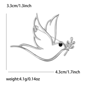 Vue détaillée de la broche colombe argentée avec dimensions 4,3cm x 3,3cm et poids 4,1g
