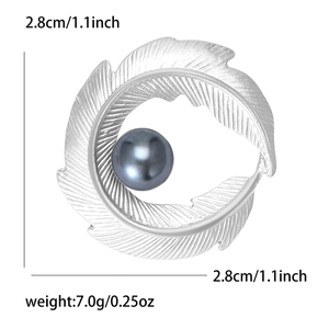 Detailed view of silver feather brooch with dark pearl showing size 2.8cm and weight 7.0g