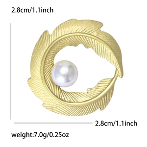 Elegant gold-plated matte feather brooch with white pearl in a minimalist leaf design