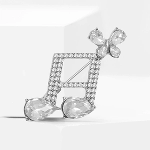 Élégante broche note de musique argentée avec papillon en strass pour femme