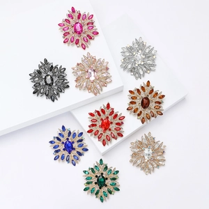 Luxurious flower-shaped rhinestone brooches in nine colors for women's elegant suits