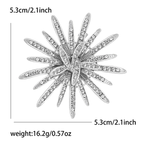 Spilla a girasole in argento con strass che mostra 5,3 cm di diametro e 16,2 g di peso