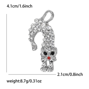 Broche chat classique en alliage argenté avec strass blancs, dimensions 4,1 cm par 2,1 cm