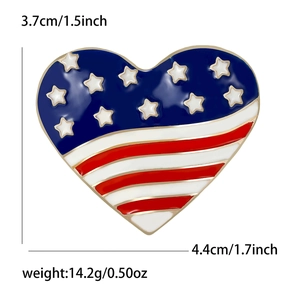 Broche cœur émaillée drapeau américain et bordure dorée mesurant 4,4cm sur 3,7cm