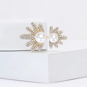 Broche élégante en forme de feuille dorée avec perles blanches et strass brillants