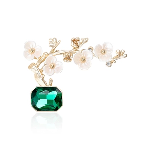 Elegant Vintage Plum Blossom Flower Brooch For Women Alloy Inlaid Rhinestone Floral Breastpin Retro Jewelry Accessory Fashion Gift