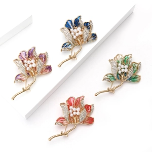 Spille a fiore di begonia in smalto eleganti con perle e cristalli in quattro colori su basi