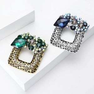 Vintage Geometric Square Openwork Brooch Alloy Crystal Rhinestone Luxury Hollow Out Breastpin For Women Fashion Jewelry