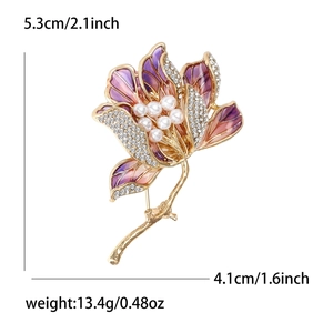 Spilla fiore dorata con smalto viola, perle e cristalli eleganti per signora