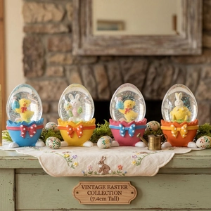 Set de bolas de nieve huevos de Pascua con figuras de conejo y patito en chimenea