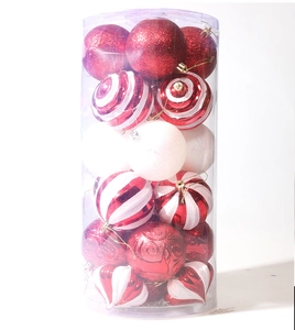 Detailansicht der rot-weißen Weihnachtskugeln in einer klaren zylindrischen Box verpackt