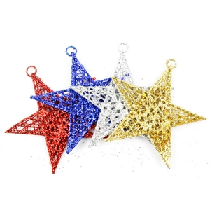 Glitzernde hohle Weihnachtsstern-Anhänger in Rot, Blau, Gold und Silberfarben