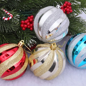 Set of 12 spiral Christmas balls with glitter and metallic finish on pine branches