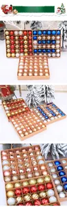 Dettaglio di 36 palline di Natale con finiture glitterate, opache e lucide