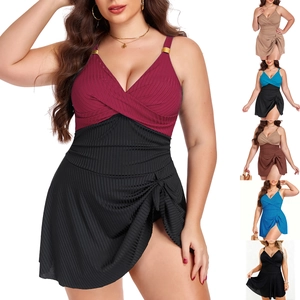 Détails du maillot de bain une pièce grande taille côtelé avec décolleté en V et boucles