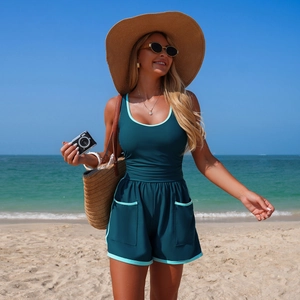 Maillot de bain une pièce bleu sarcelle avec bordure bleu clair et taille froncée