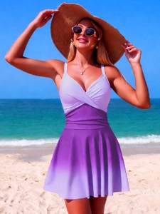 Eleganter lila Verlaufs-Badeanzug mit dünnen Trägern und geraffter Taille für Damen