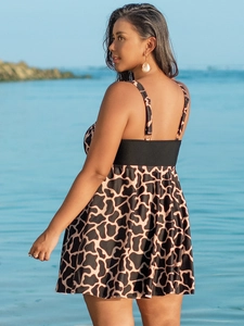 Maillot de bain robe grande taille imprimé girafe avec bretelles réglables sur la plage