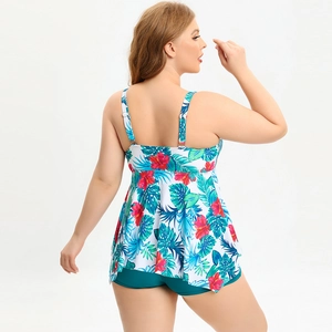 Détail du dos du tankini grande taille avec imprimé tropical et fines bretelles