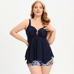 Maillot de bain deux pièces grande taille avec haut bleu marine et bas fleuri coloré