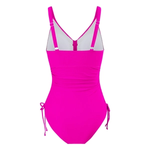 Dettaglio costume intero magenta con spalline regolabili e design arricciato in vita